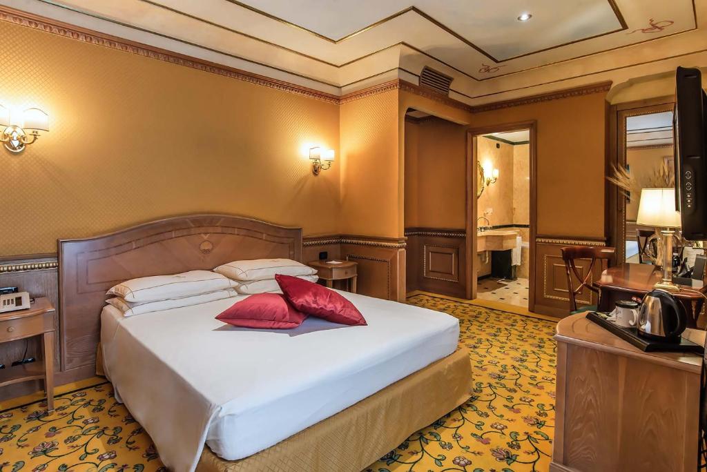 River Palace Hotel photo 1