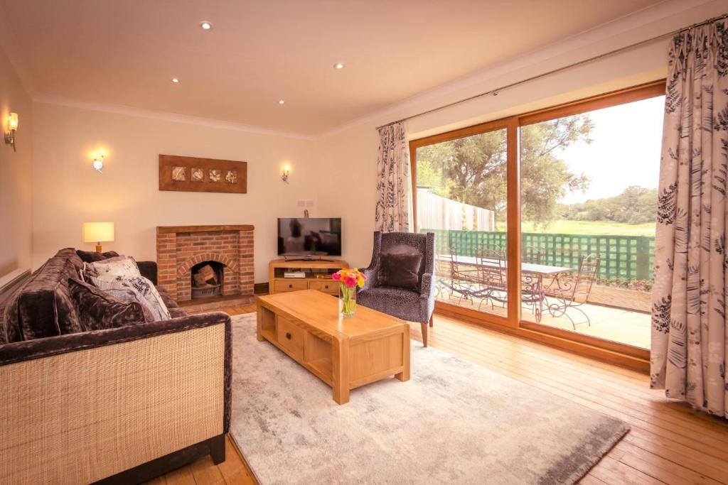 Riverbank Cottage - idyllic riverside country cottage on South Downs photo 4