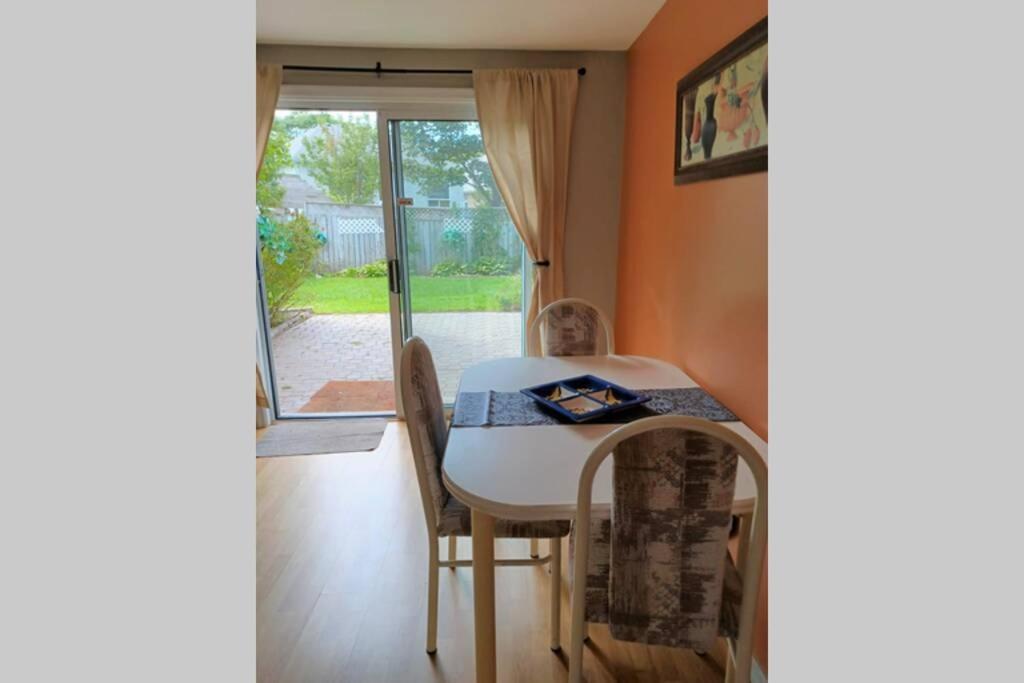 Cozy 2 Bedrooms place in the best area of Oshawa photo 2