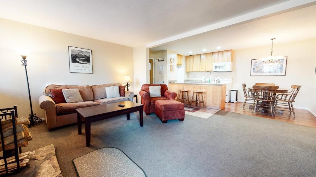 San Sierra 10 Updated Condo, with Complex Jacuzzi, Short Walk to The Village by RedAwning image