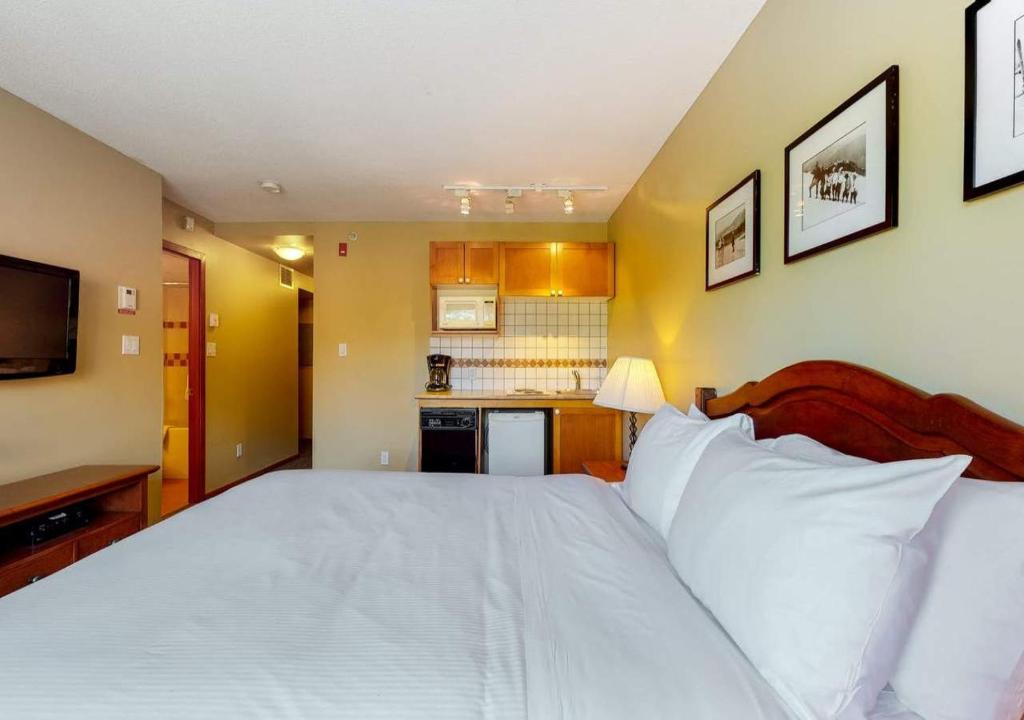 Whistler Cascade Lodge by TS photo 3