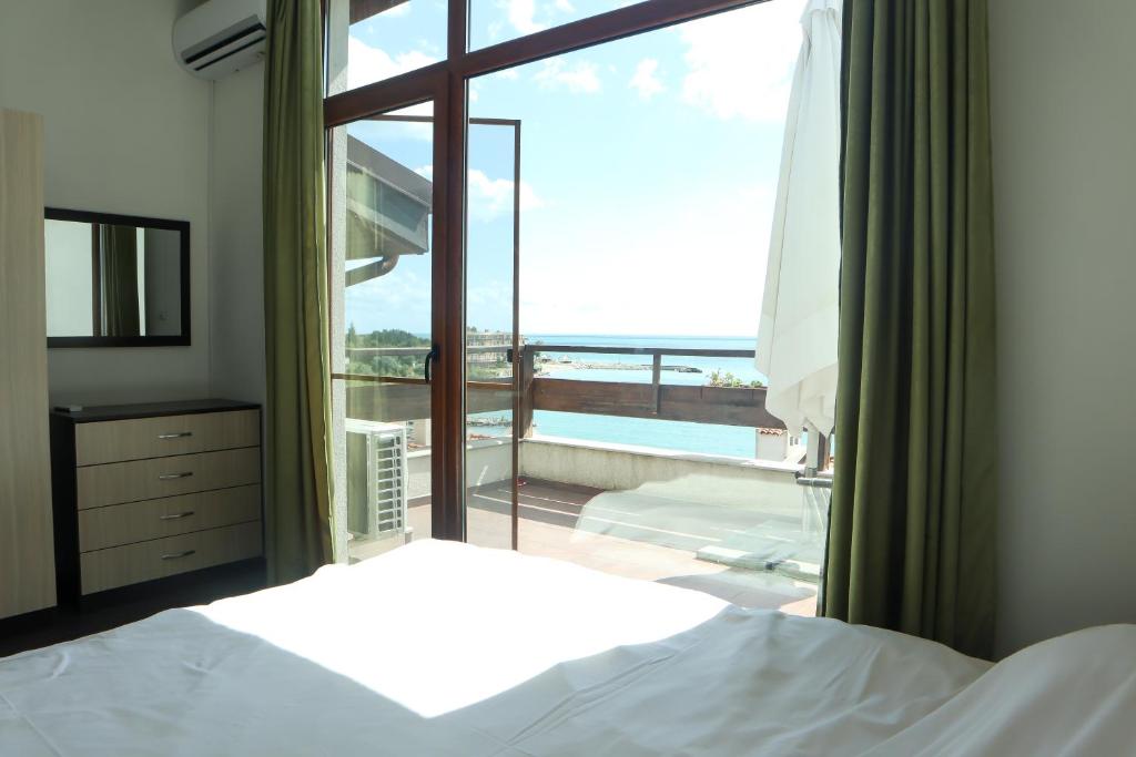 White Coast Beach Apartments photo 3