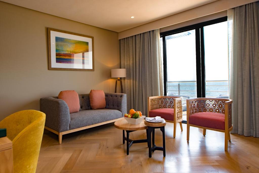 Sunbird Waterfront photo 2