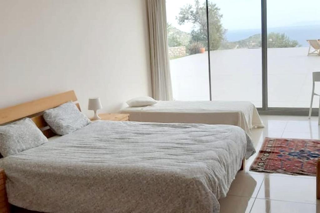 5 bedrooms villa with sea view private pool and enclosed garden at Datca 2 km away from the beach photo 3