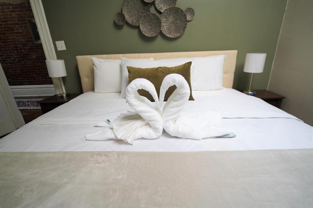 3E *Historic Gem* Heart of Southside-Sleeps 10 image