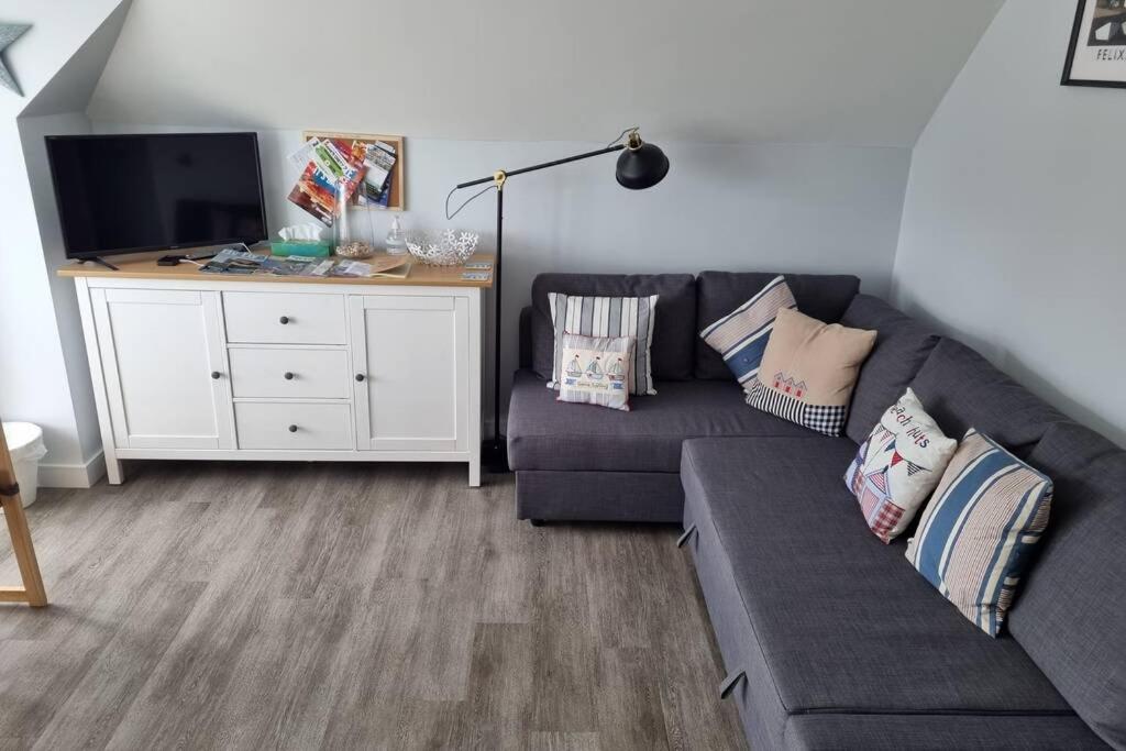 2 Bedroom Seafront Apartment - Tap to explore photos