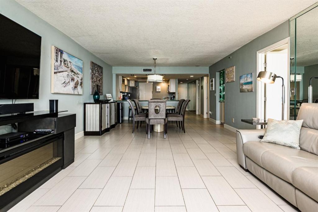 Ashley Unit 906 photo 1