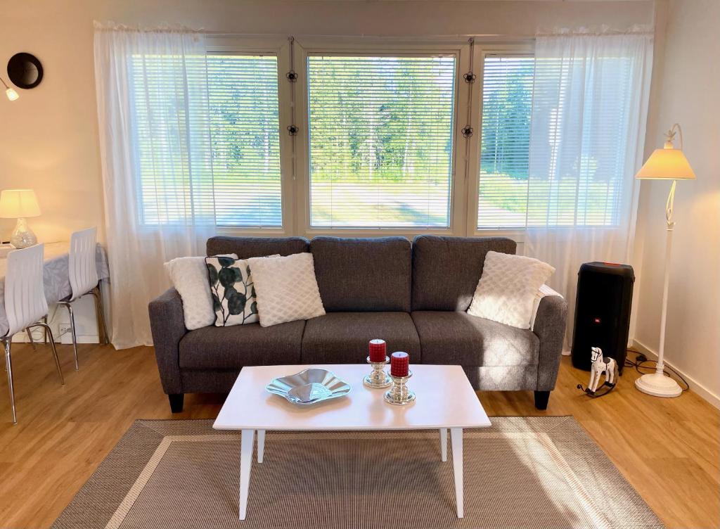 Cozy renovated house with a lot of parking space. photo 2