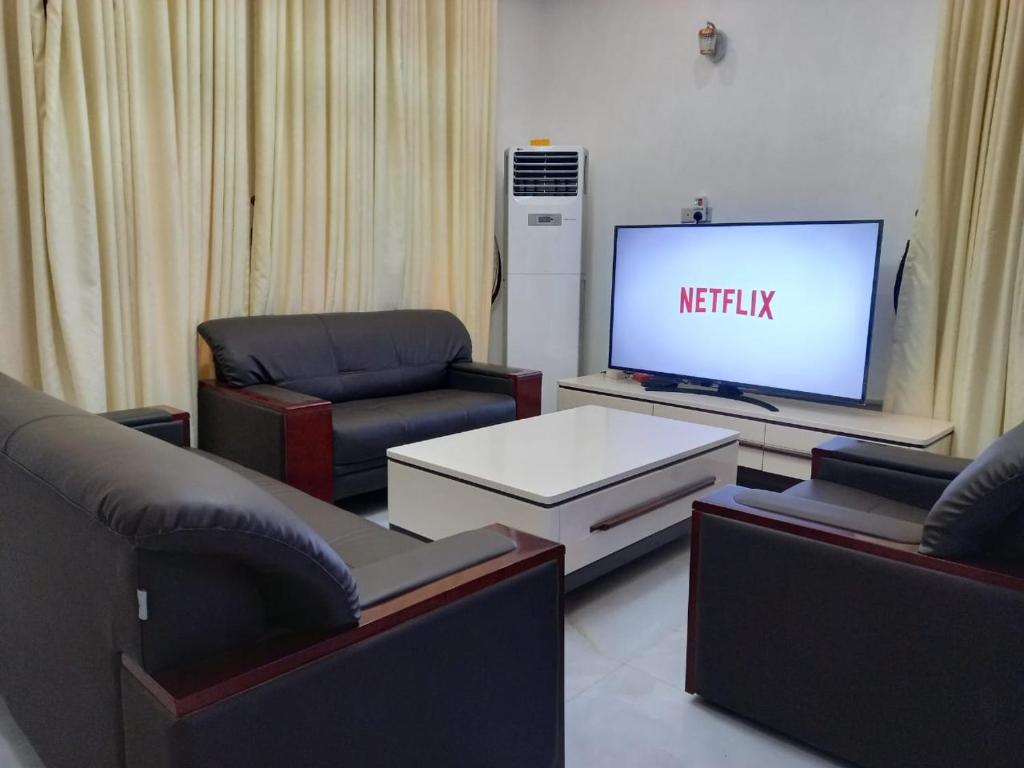 Tranquil 5 bedroom Detached Duplex, Osapa London, Lekki photo 2