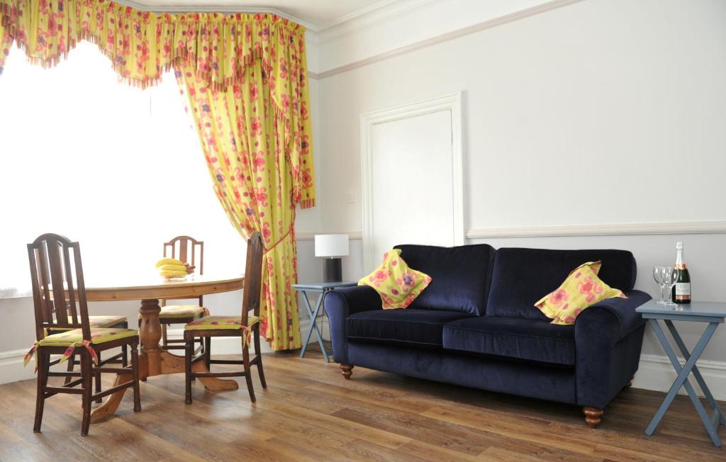Beechurst Serviced Apartments - Tap to explore photos