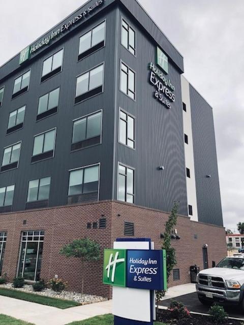 Holiday Inn Express and Suites Little Rock Downtown, an IHG Hotel image