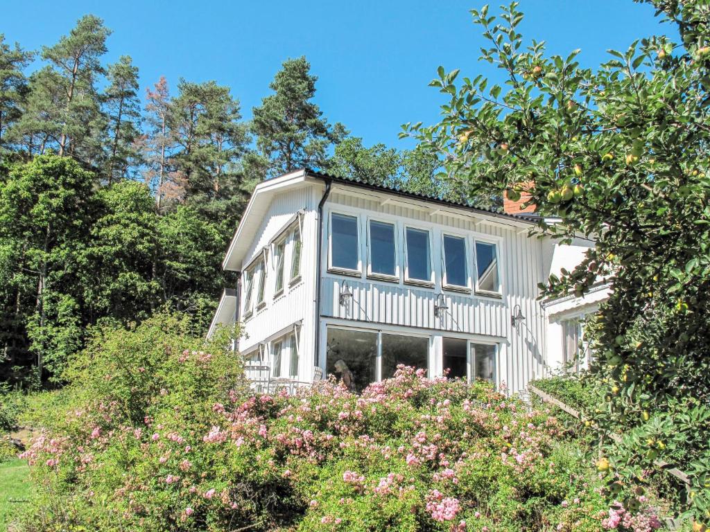 Holiday Home Stegeborg Sjöstugan - OST104 by Interhome