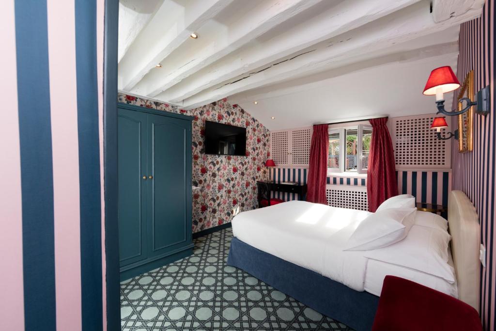 Двухместный (Классический двухместный номер с 1 кроватью и ванной), Hôtel Saint Germain