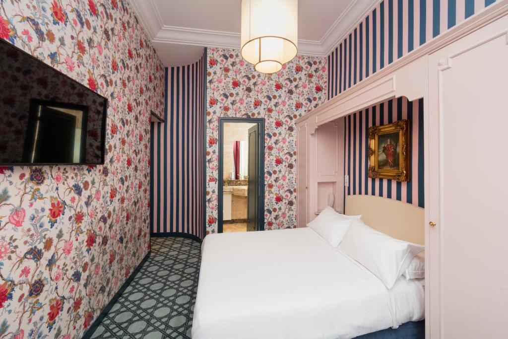 Двухместный (Классический двухместный номер с 1 кроватью и ванной), Hôtel Saint Germain