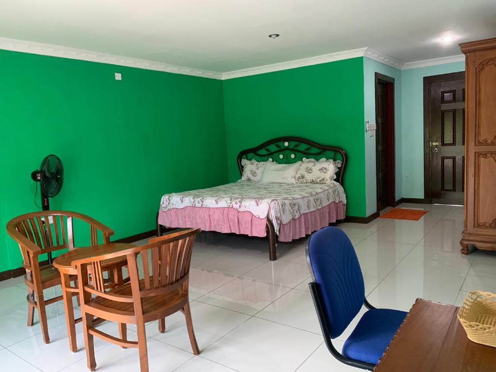 Myoldhouse photo 2
