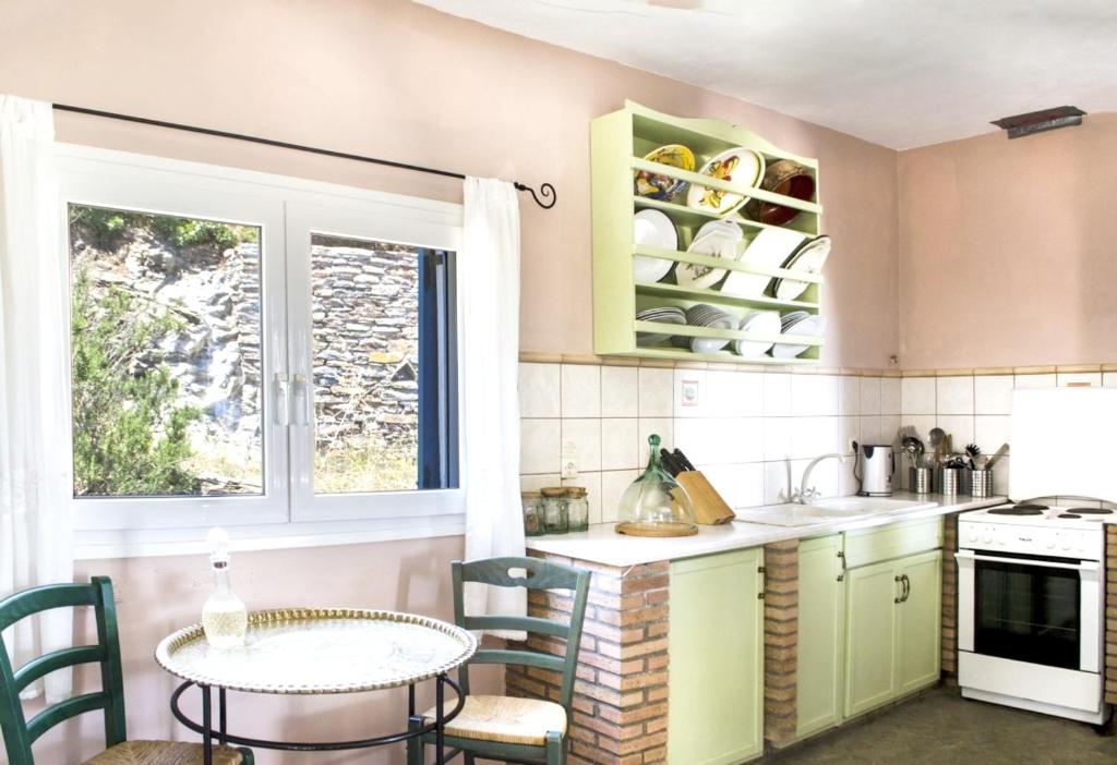 One bedroom house with enclosed garden and wifi at Kastanies 6 km away from the beach photo 1