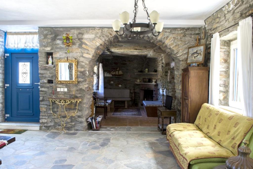 One bedroom house with enclosed garden and wifi at Kastanies 6 km away from the beach photo 2