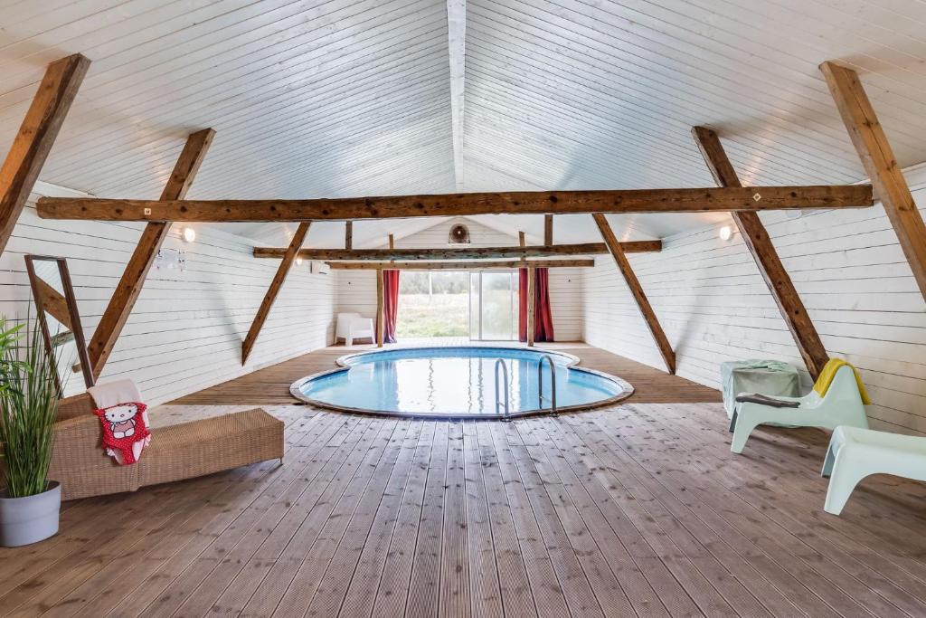 Spacious and newly renovated farmhouse with indoor pool photo 1