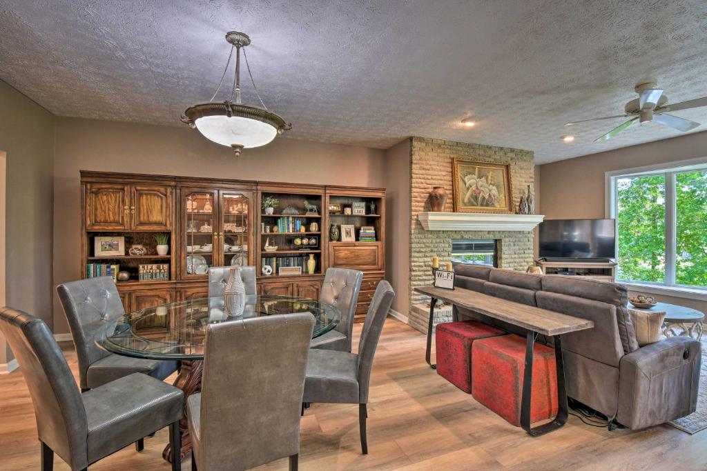 Resort-Style Condo with Balcony on Lake Keowee photo 1