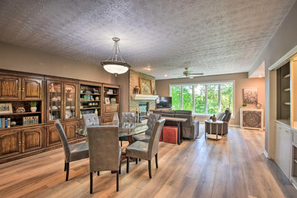 Resort-Style Condo with Balcony on Lake Keowee photo 4