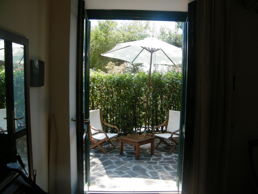 Hotel Villa delle Meraviglie - Tap to explore photos