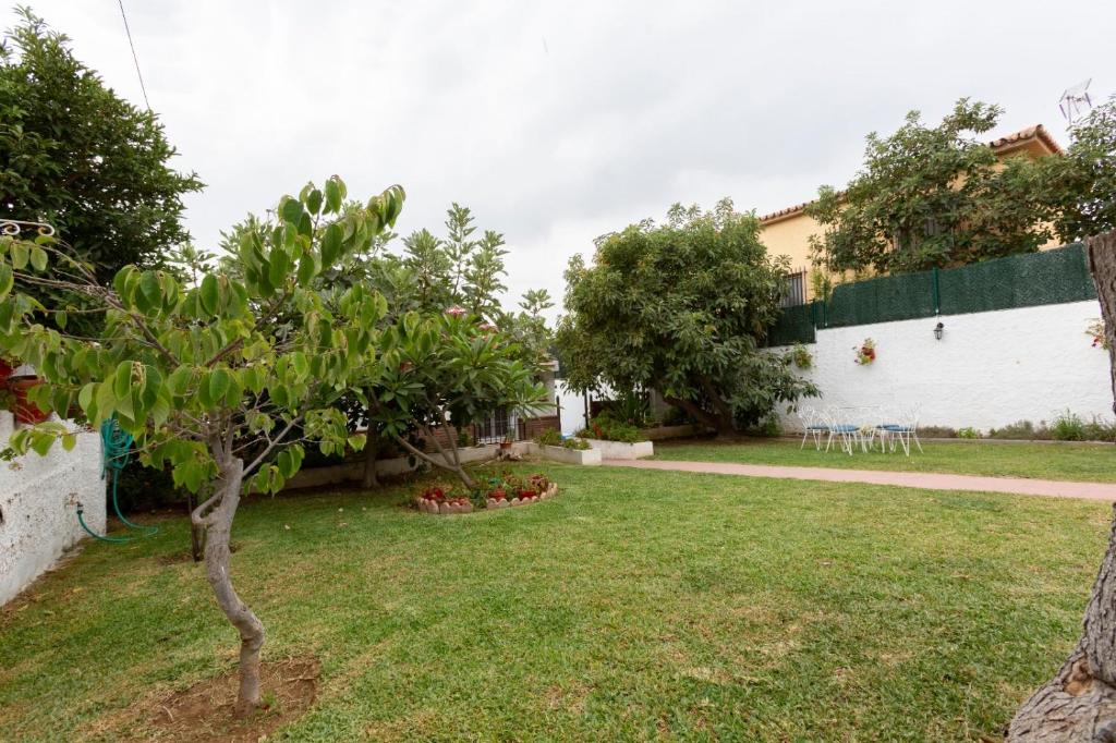 Bonito chalet en La Cala con gran jardín privado photo 4