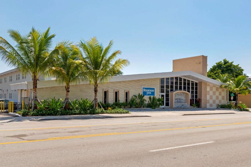 Rodeway Inn near Hollywood Beach photo 1
