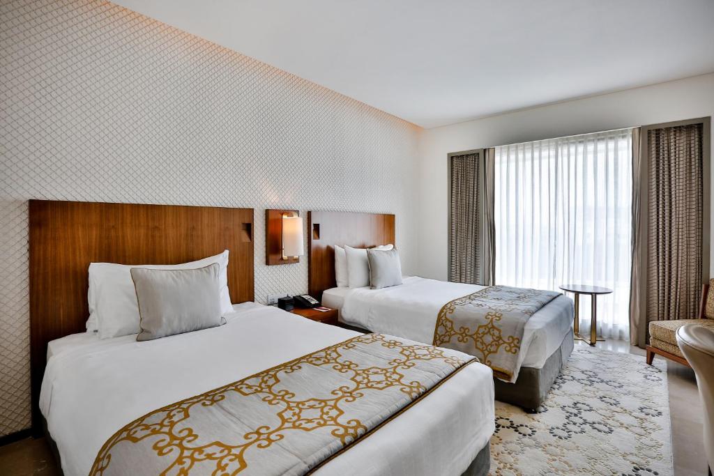 Трехместный (Premium Twin Room With Free Wifi & 25 Percent off on Food at Selected Restaurant), Crowne Plaza Chennai Adyar Park