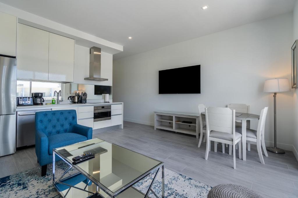 Cayman Luxury Rentals at The Grove photo 2