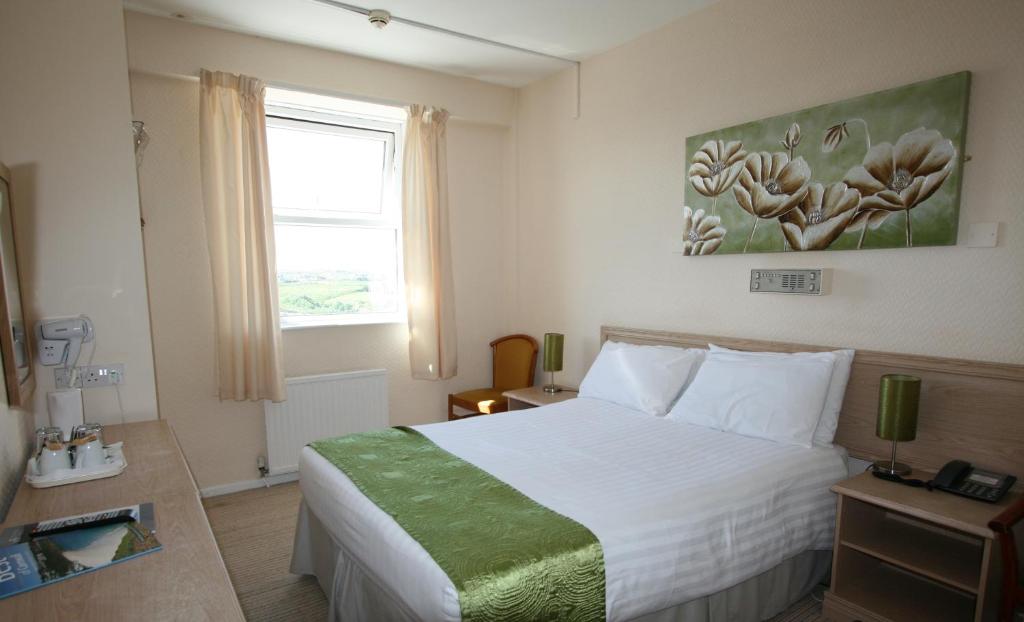 Pentire Newquay Cornwall Hotel - Tap to explore photos