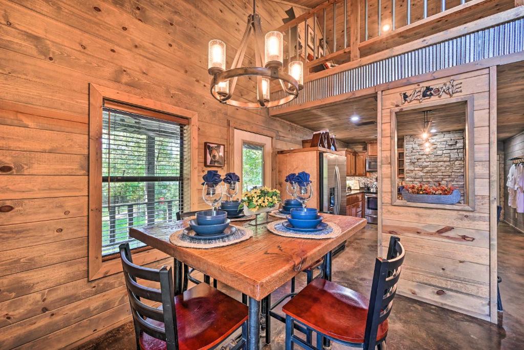 Luxe Cabin with Tesla Charging Station, 3 Mi to Lake photo 2