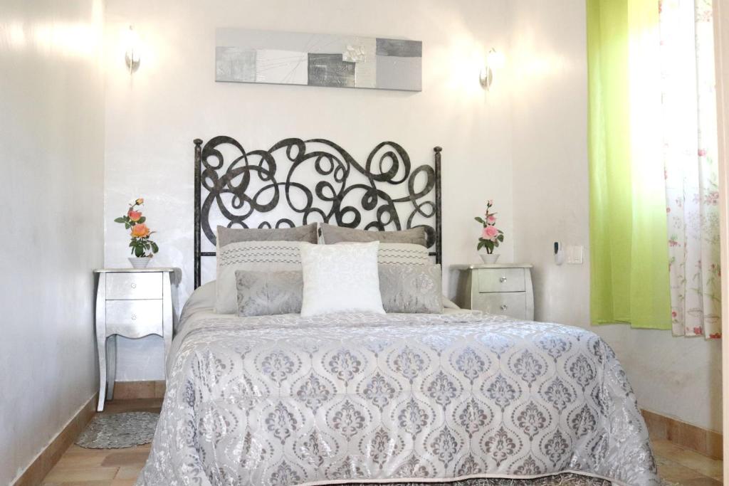 2 bedrooms house with shared pool furnished terrace and wifi at Elx 6 km away from the beach photo 3
