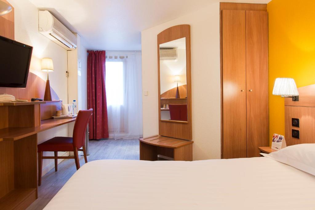 Comfort Hotel Grenoble Meylan - Tap to explore photos