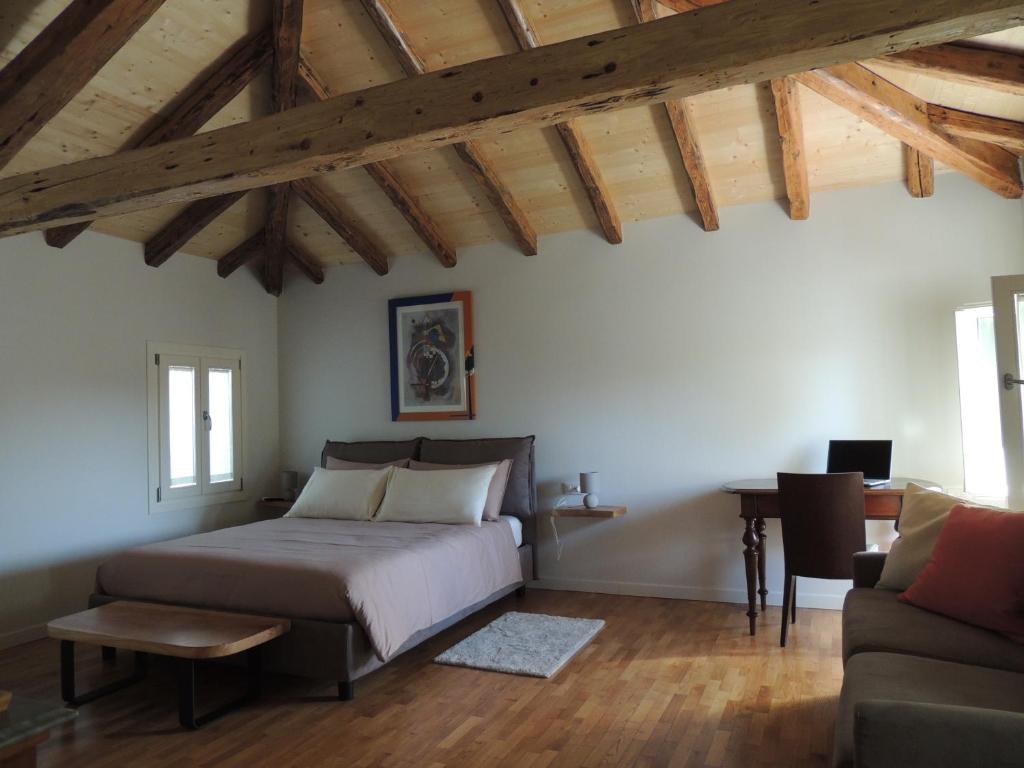 Ginkgo Guest House Room Type - Deluxe Double Room
