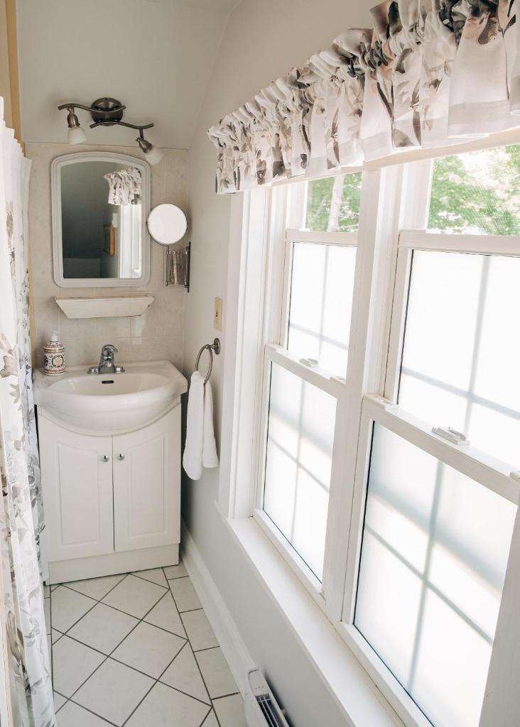 Farmhouse Inn B&B photo 1