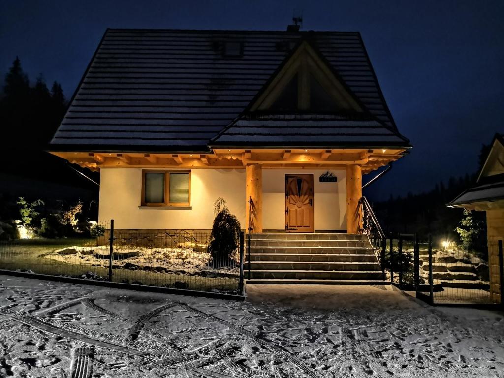 Dom między górami photo 1