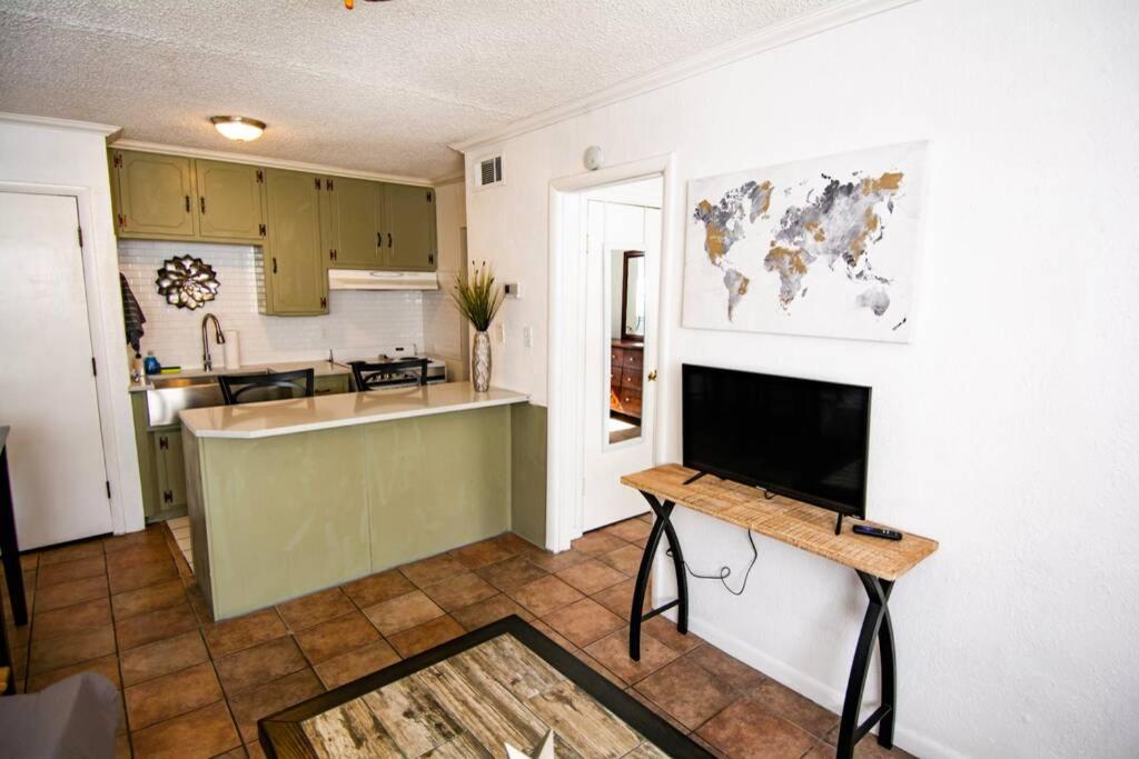 Central Automobile Alley Modern 1BDR - WIFI image