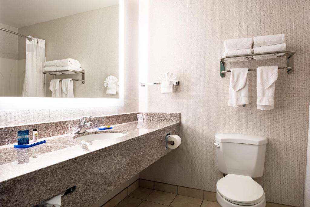 Holiday Inn Express Hotel & Suites Evanston - Tap to explore photos