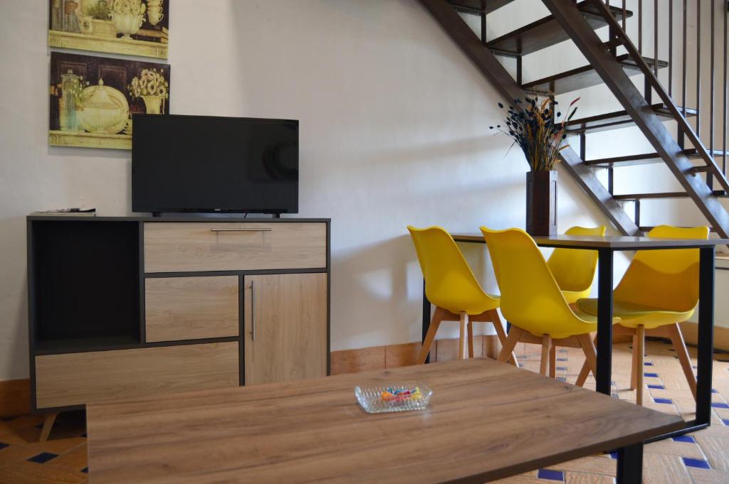 Apartamentos Turísticos - Hostal Los Alisos photo 1