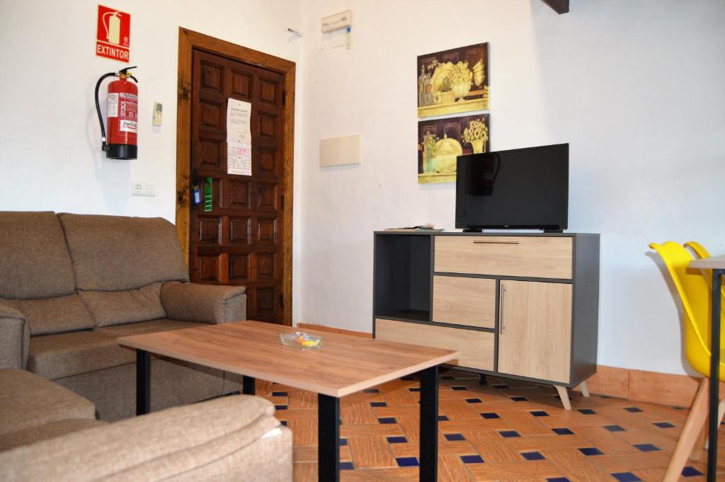Apartamentos Turísticos - Hostal Los Alisos photo 2