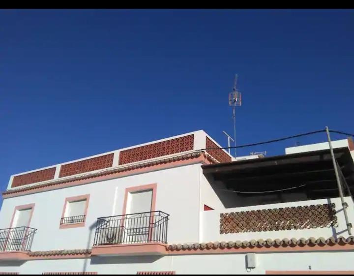 Casa iluminada en pueblo tranquilo photo 1
