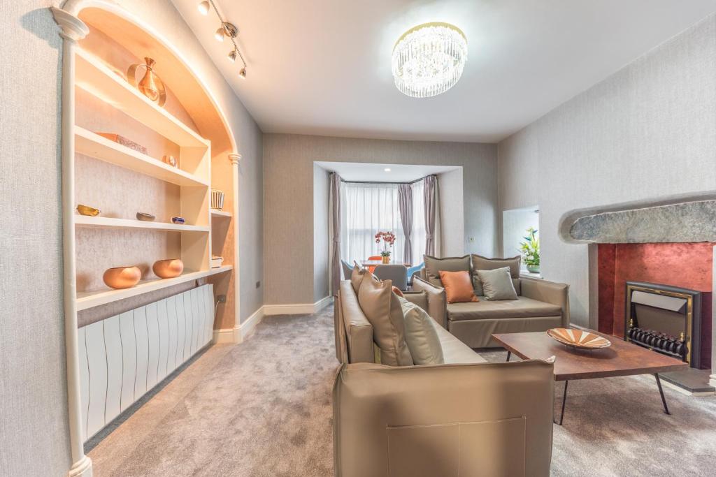 The Old Stamp House Apartment- Central Village Location Rooms Priced Based on Number of Guests