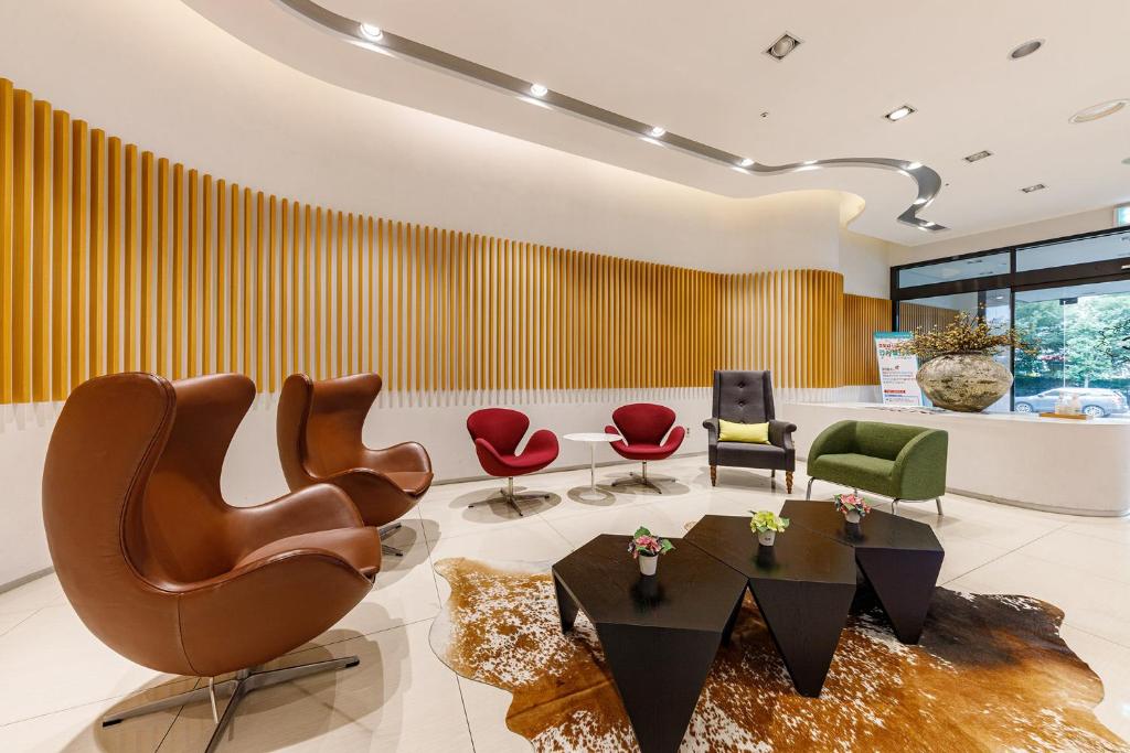 Crown Hotel Changwon photo 3