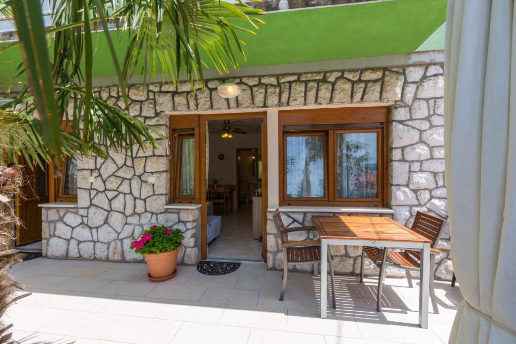 One-Bedroom Apartment in Crikvenica 8 photo 3