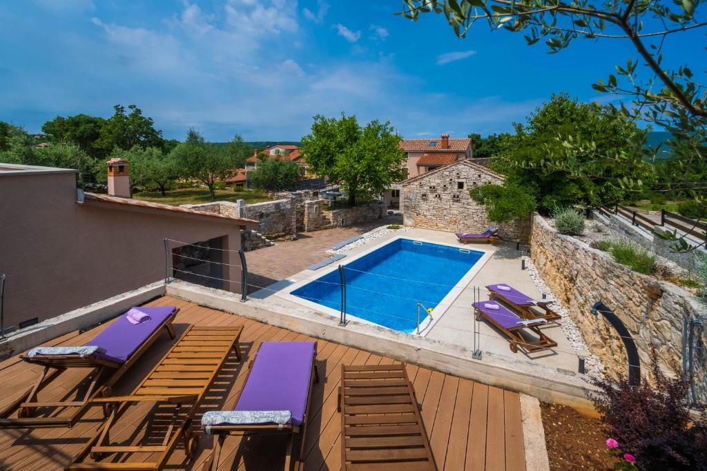 LUXURY VILLA ON SPACIOUS PRIVATE PROPERTY photo 4