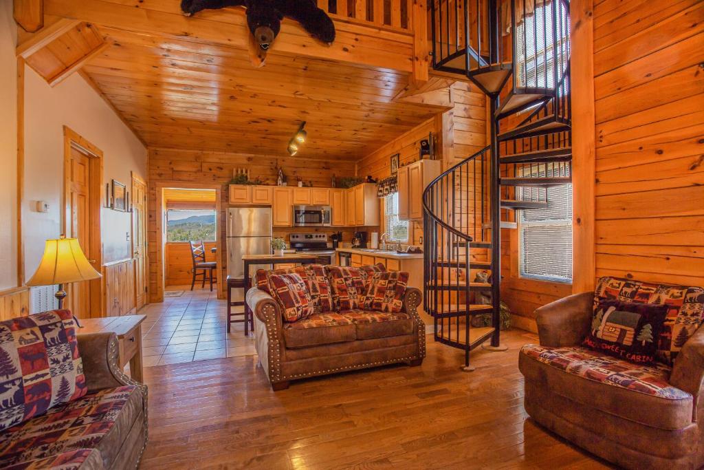 Bear Claw · Bear Claw Retreat in Pigeon Forge! image
