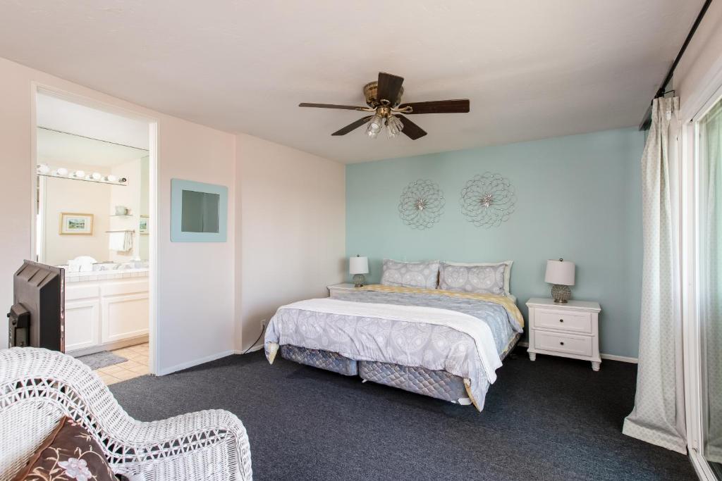 3 Bedroom! - Complex is on the beach with huge pool photo 4