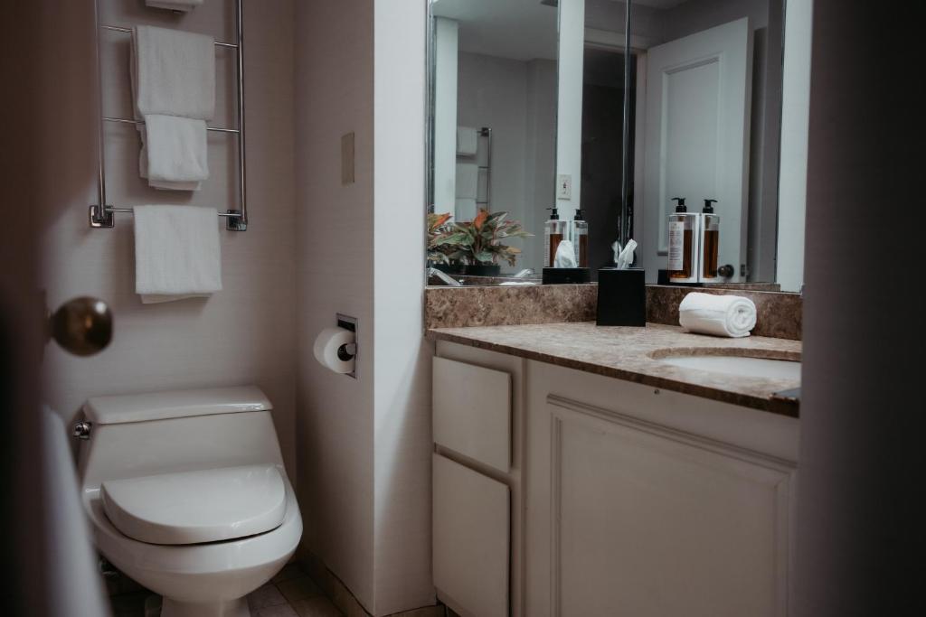 Номер (Кровать в общем номере с 4 кроватями), Selina Chicago