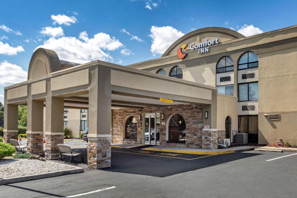 Comfort Inn Edison - New Brunswick image