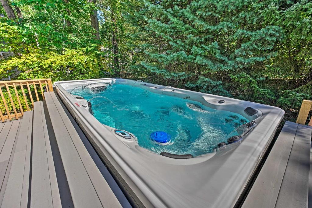 Luxury Family Home with Deck, Swim Spa and Grill! photo 1